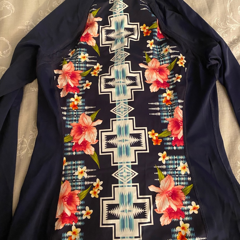 Rashguard - Picture 3 of 3